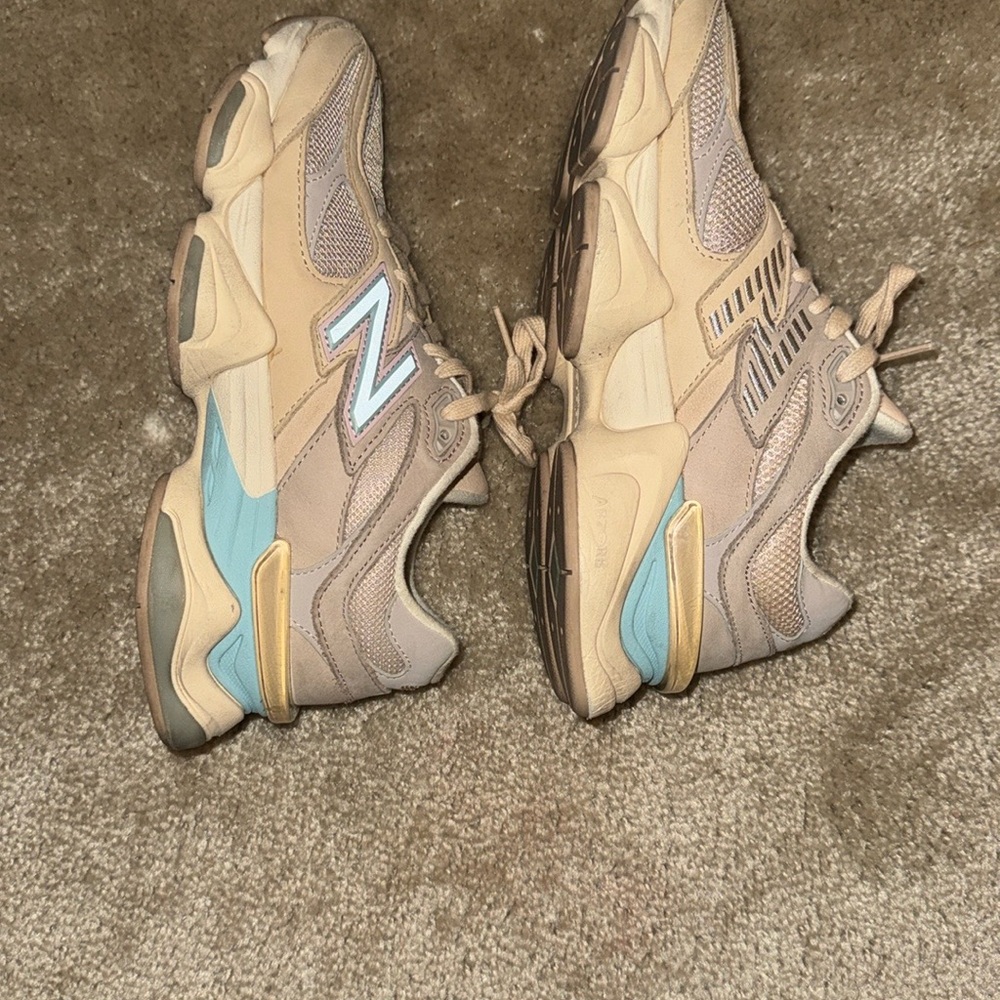 New Balance 9060 Women's Sneakers